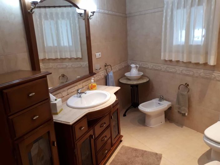 Image No.32-10 Bed Villa for sale