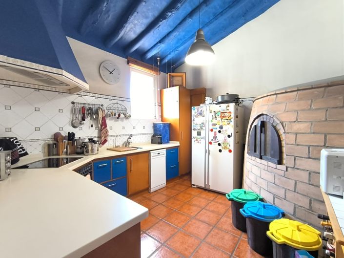 Image No.11-4 Bed Country House for sale