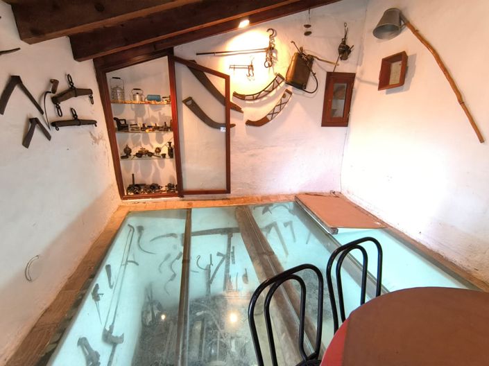 Image No.11-22 Bed Commercial for sale