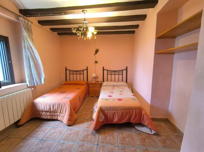 Image No.12-22 Bed Commercial for sale