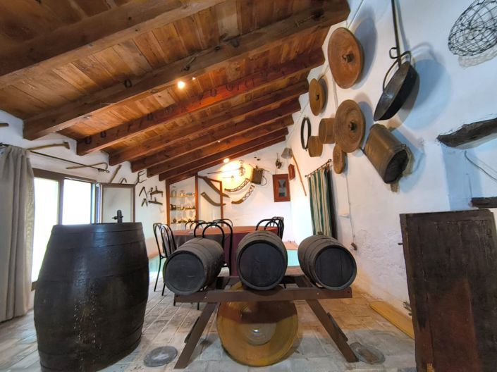 Image No.12-22 Bed Commercial for sale