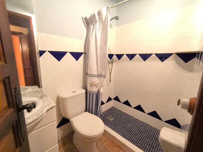 Image No.14-22 Bed Commercial for sale