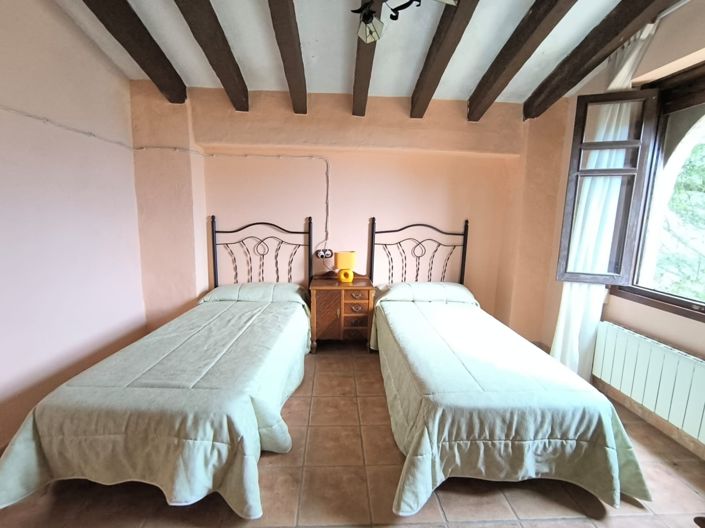 Image No.14-22 Bed Commercial for sale