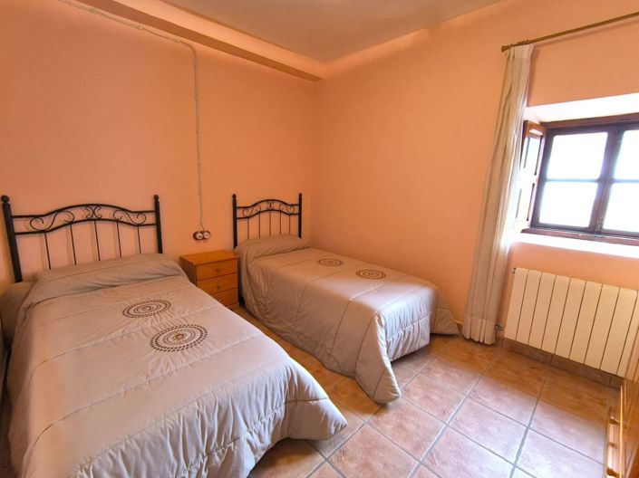 Image No.18-22 Bed Commercial for sale