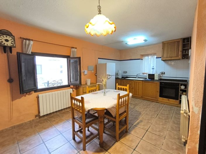 Image No.25-22 Bed Commercial for sale