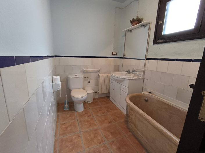 Image No.3-22 Bed Commercial for sale