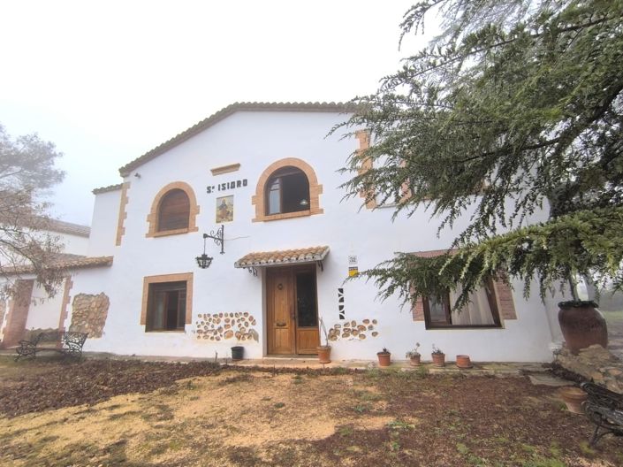 Image No.30-22 Bed Commercial for sale