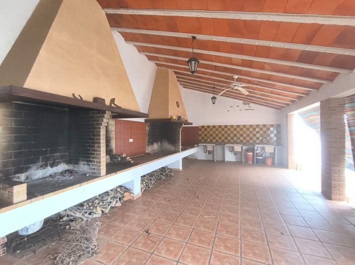 Image No.35-22 Bed Commercial for sale