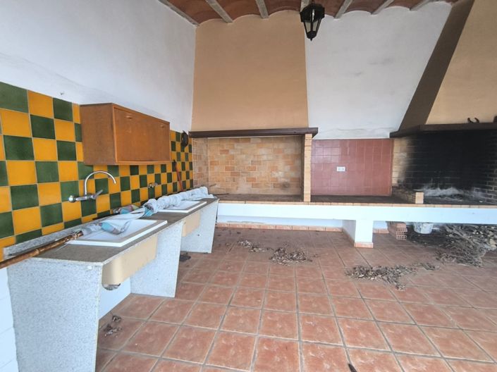 Image No.36-22 Bed Commercial for sale