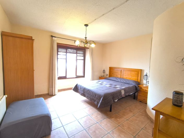 Image No.39-22 Bed Commercial for sale