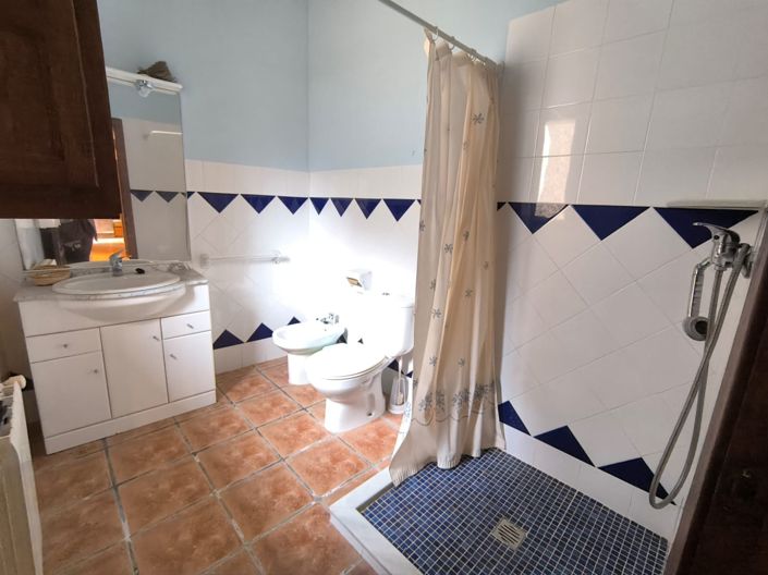 Image No.40-22 Bed Commercial for sale