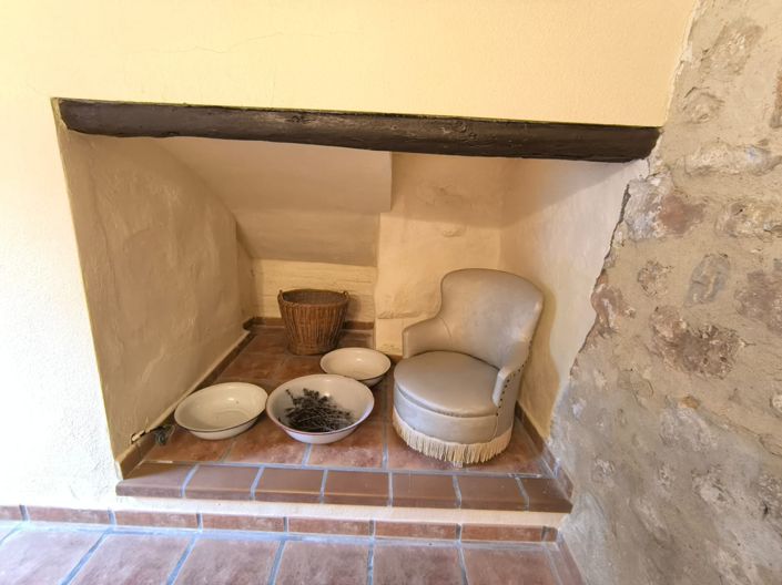 Image No.42-22 Bed Commercial for sale