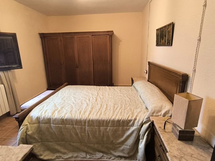 Image No.42-22 Bed Commercial for sale