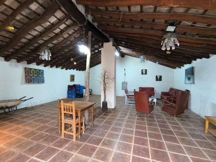 Image No.44-22 Bed Commercial for sale