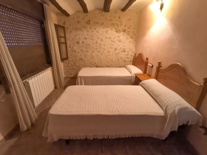 Image No.45-22 Bed Commercial for sale