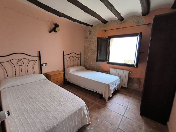 Image No.48-22 Bed Commercial for sale