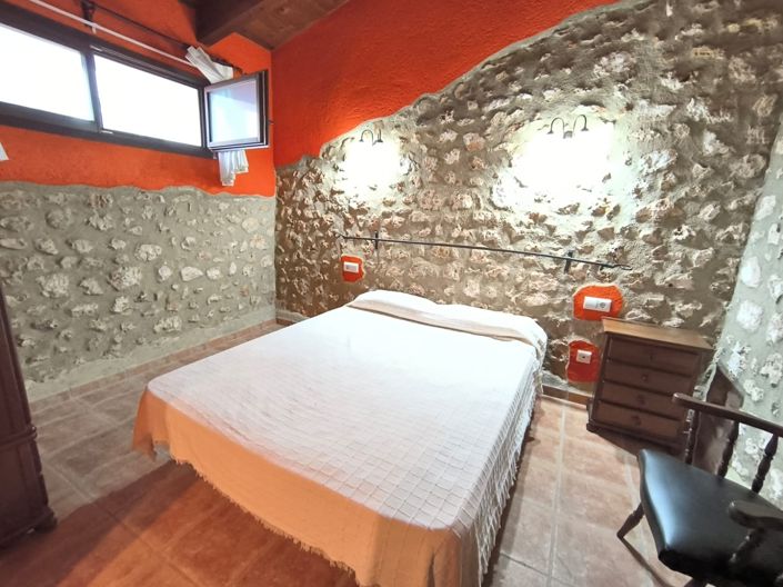 Image No.50-22 Bed Commercial for sale