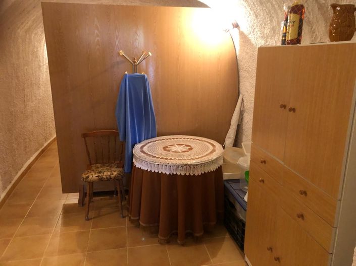 Image No.8-2 Bed House for sale