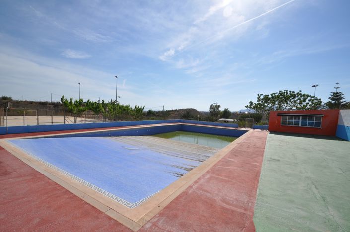 Image No.21-4 Bed Commercial for sale