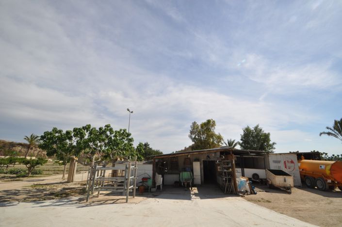 Image No.28-4 Bed Commercial for sale