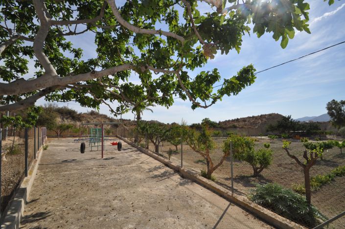 Image No.38-4 Bed Commercial for sale