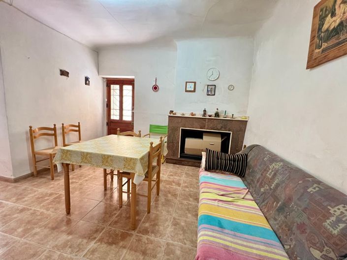 Image No.5-6 Bed Country House for sale
