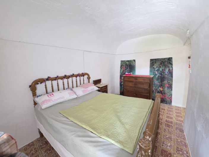 Image No.6-2 Bed House for sale