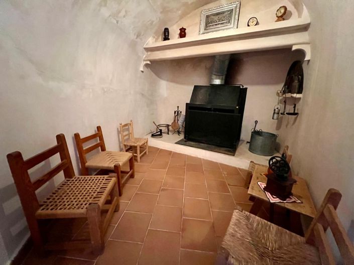Image No.11-2 Bed House for sale