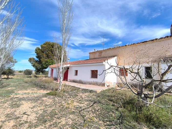 Image No.2-Maison de campagne de 7 chambres à vendre à Yecla