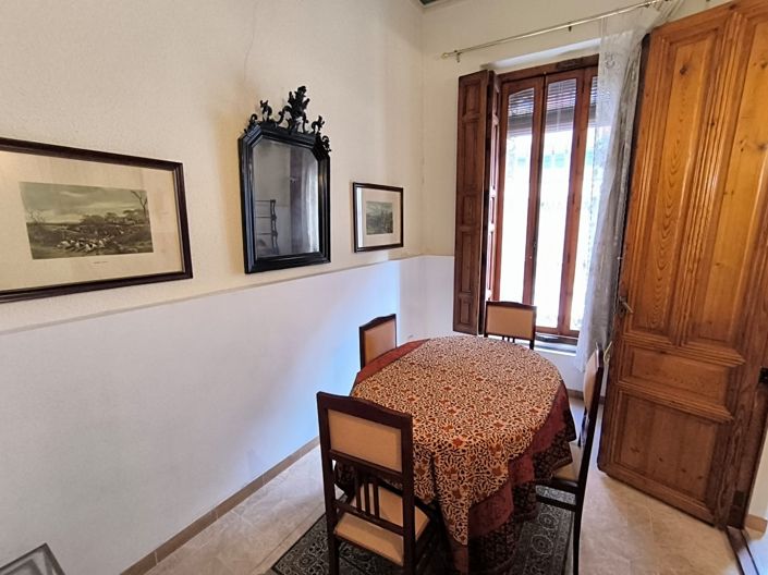 Image No.11-6 Bed Townhouse for sale