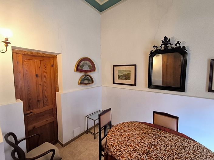 Image No.12-6 Bed Townhouse for sale