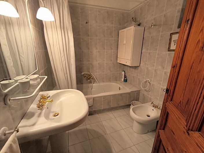 Image No.13-6 Bed Townhouse for sale