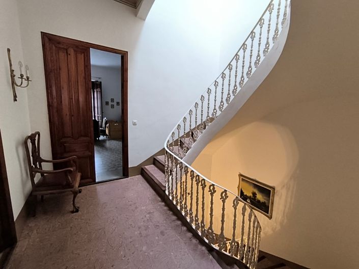 Image No.17-6 Bed Townhouse for sale