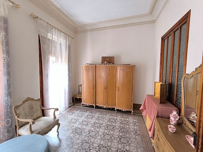 Image No.20-6 Bed Townhouse for sale