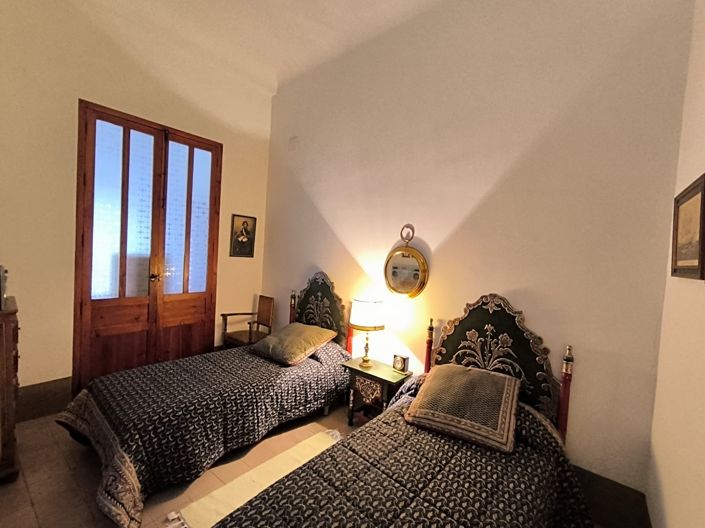 Image No.21-6 Bed Townhouse for sale