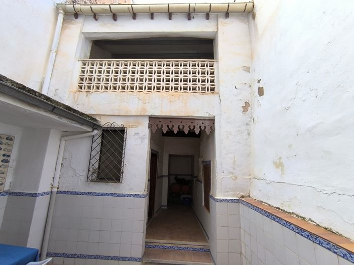 Image No.32-6 Bed Townhouse for sale