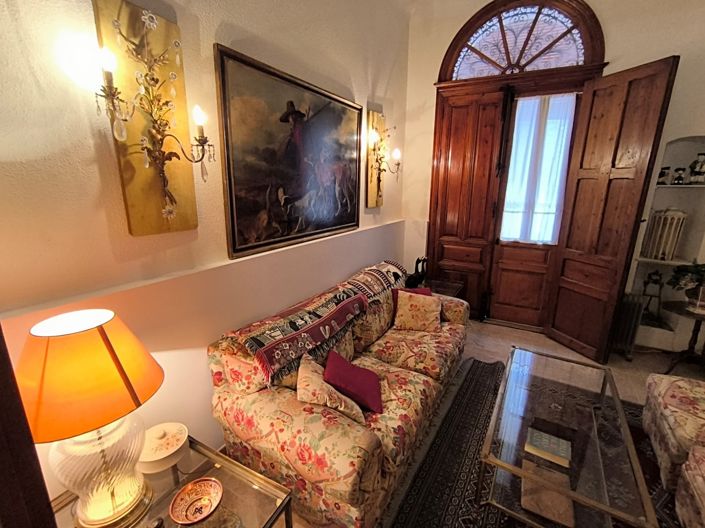 Image No.6-6 Bed Townhouse for sale