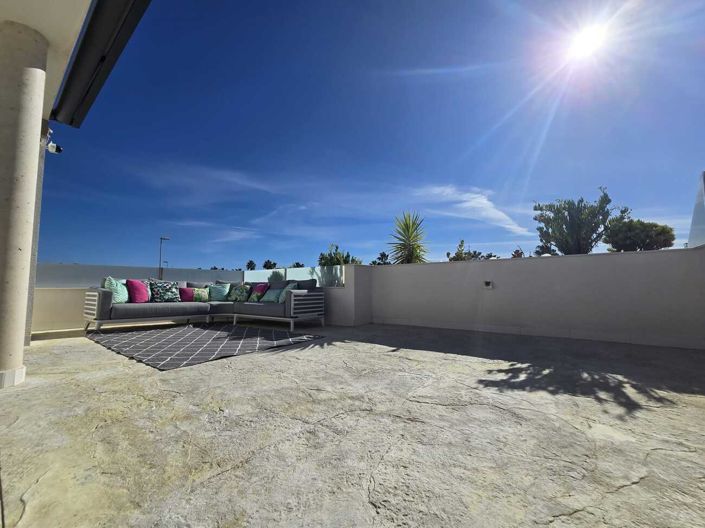 Image No.18-3 Bed Townhouse for sale