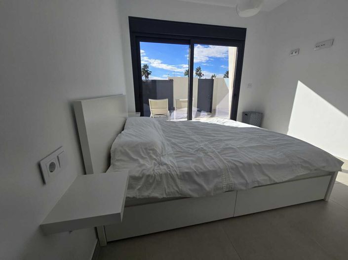 Image No.8-3 Bed Townhouse for sale