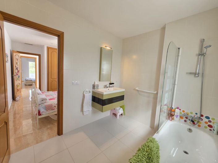 Image No.24-3 Bed Villa for sale