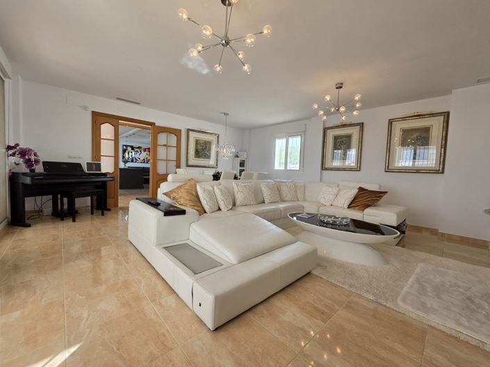 Image No.6-3 Bed Villa for sale