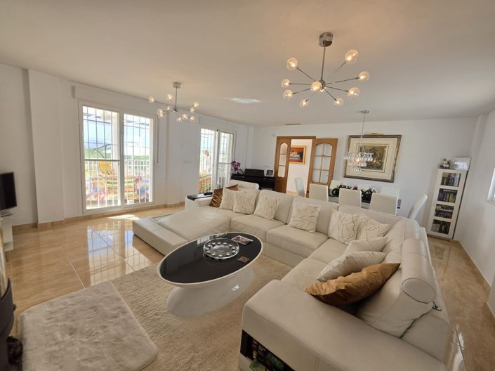 Image No.7-3 Bed Villa for sale