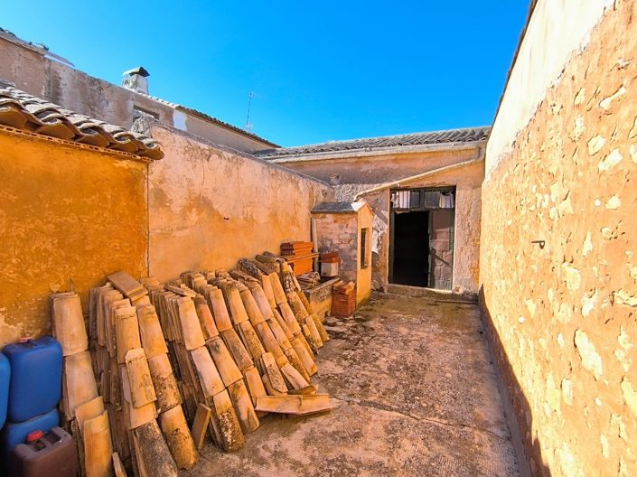 Image No.15-7 Bed Country House for sale