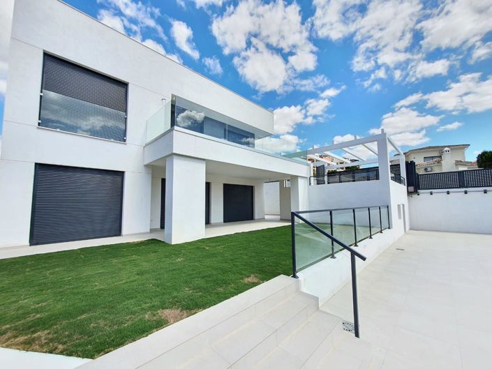 Image No.8-4 Bed Villa for sale