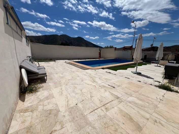 Image No.17-2 Bed Country House for sale