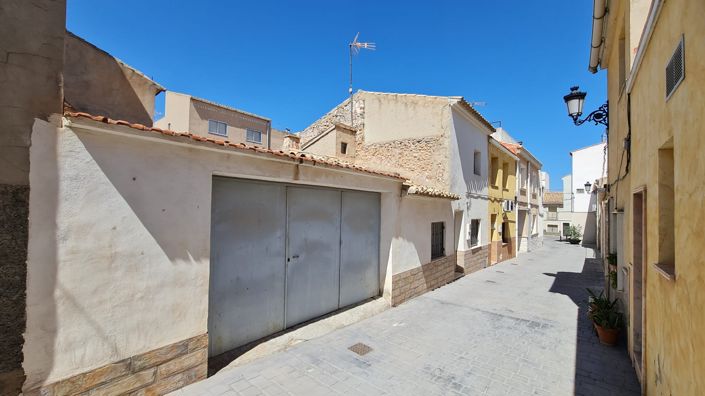 Image No.20-4 Bed Townhouse for sale