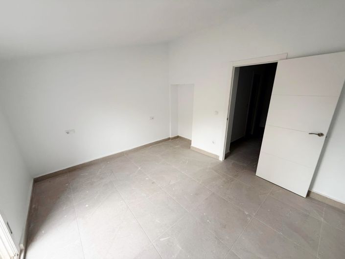 Image No.16-3 Bed Townhouse for sale