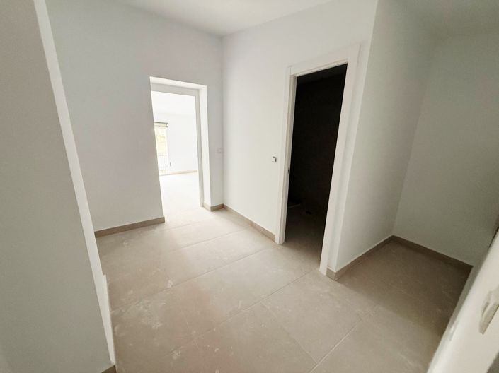 Image No.18-3 Bed Townhouse for sale