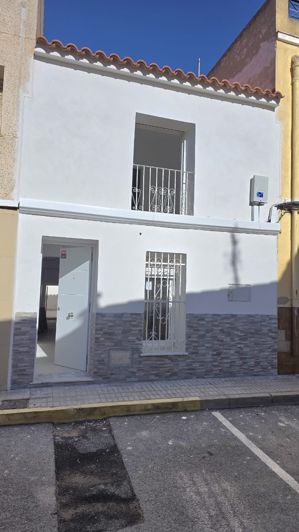 Image No.2-3 Bed Townhouse for sale