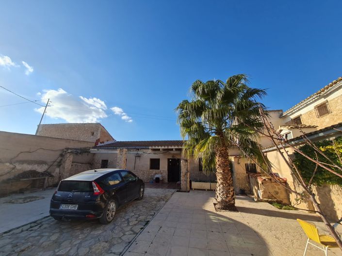 Image No.19-4 Bed Country House for sale